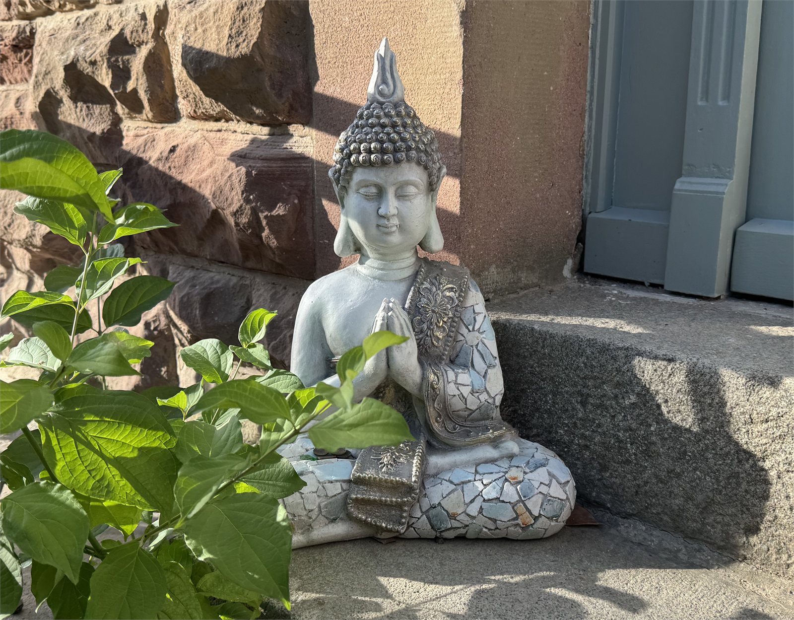 Buddha-Figur am Eingang der Praxis